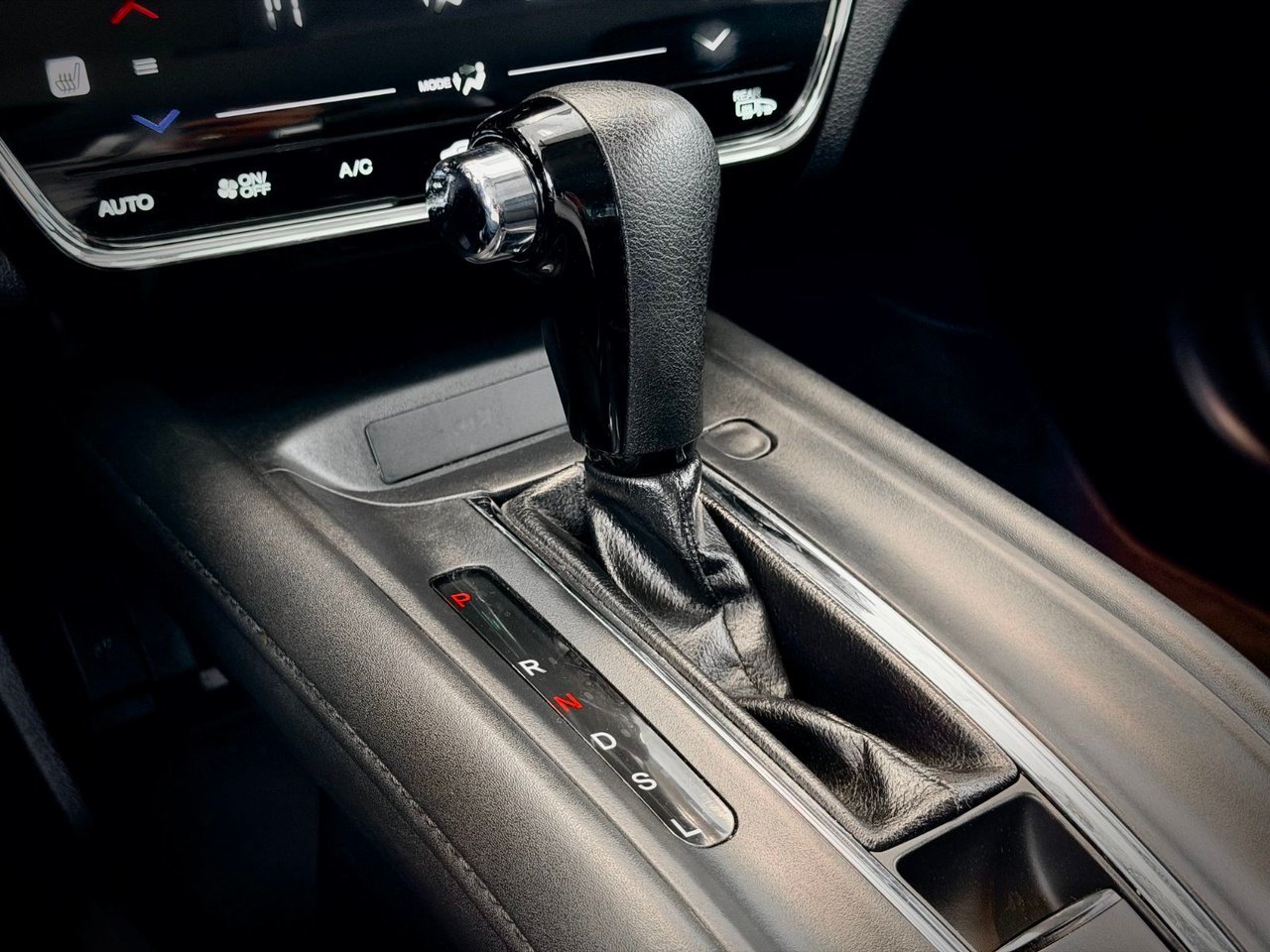 2016 Honda HR-V Notre-Dame-des-Prairies - photo #26