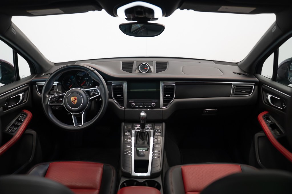 2018 Porsche Macan Sport \\ LOW KM Black Kirkland - photo #16