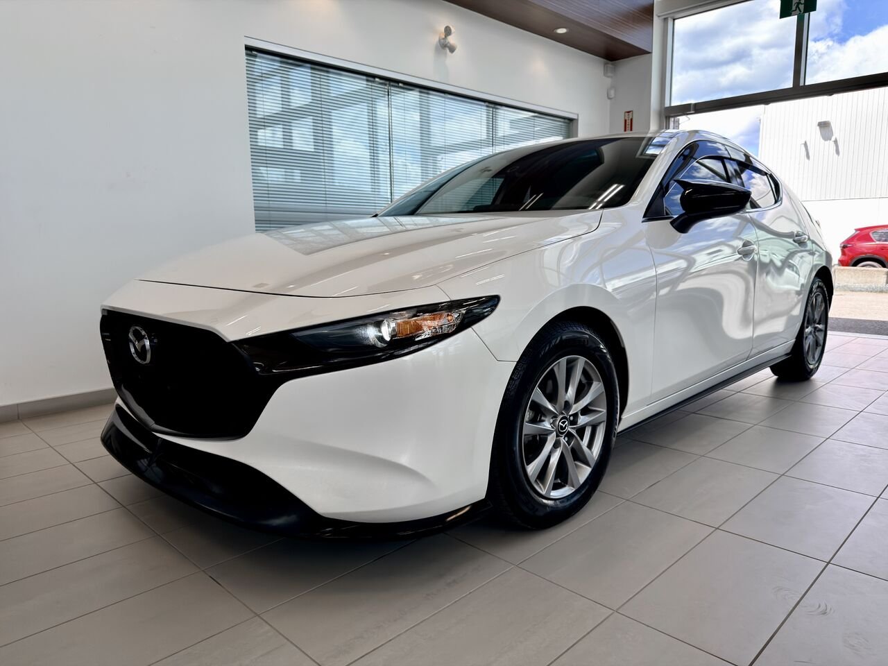2024 MAZDA MAZDA3 SPORT GX White Notre-Dame-des-Prairies - photo #3