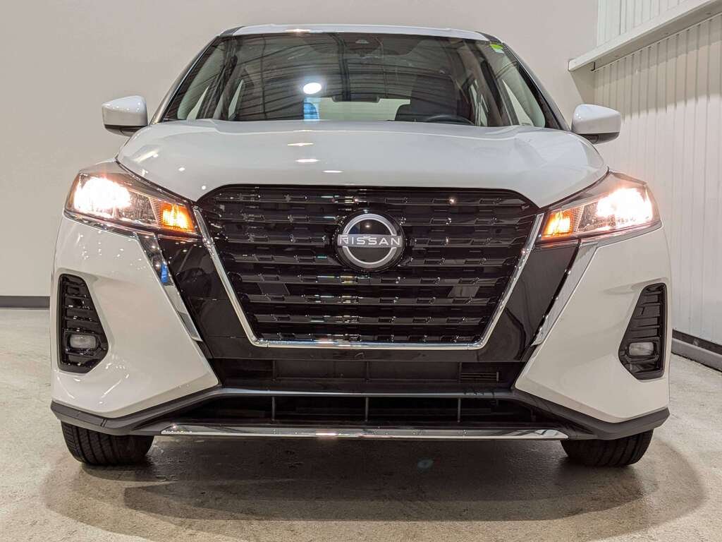 2024 Nissan Kicks S FWD White Val-David - photo #1