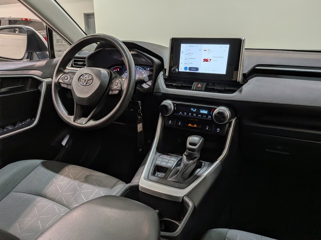 Toyota RAV4 LE AWD 2024 Blanc Val-David - photo #17