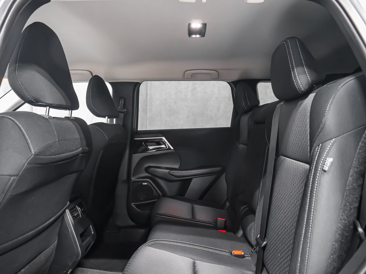 Mitsubishi Outlander ES S-AWC SIEGES CHAUFFANTS APPLE CARPLAY 2025 Gris Montréal - photo #13