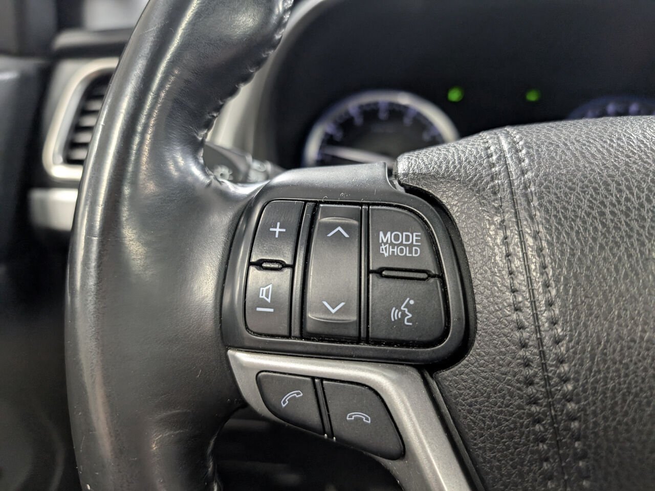 Toyota Highlander XLE/AWD/SIÈGES CHAUFFANTS/BLUETOOTH/AC BIZONE/TOIT OUVRANT 2018 Gris aurore mica Sherbrooke - photo #13