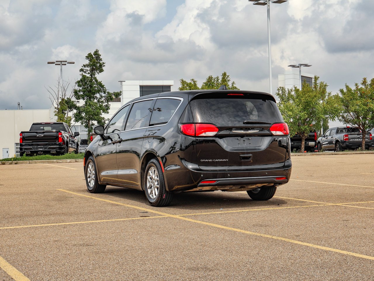 2025 Chrysler Grand Caravan SXT 2WD Black Sherwood Park - photo #5