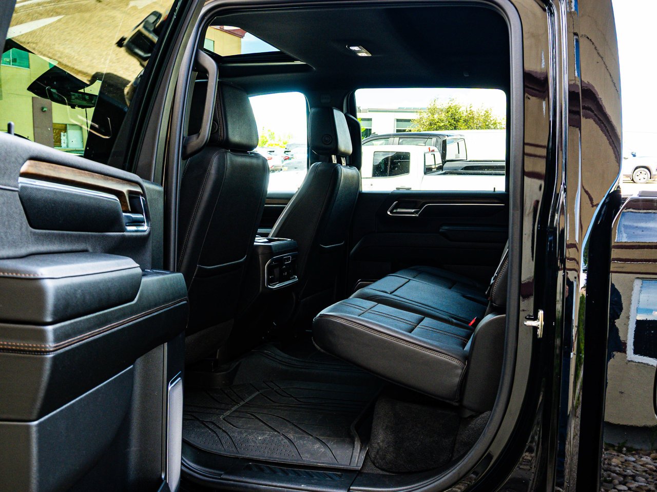 2024 Chevrolet Silverado 3500HD 4WD Crew Cab 159 High Country Black Sherwood Park - photo #31