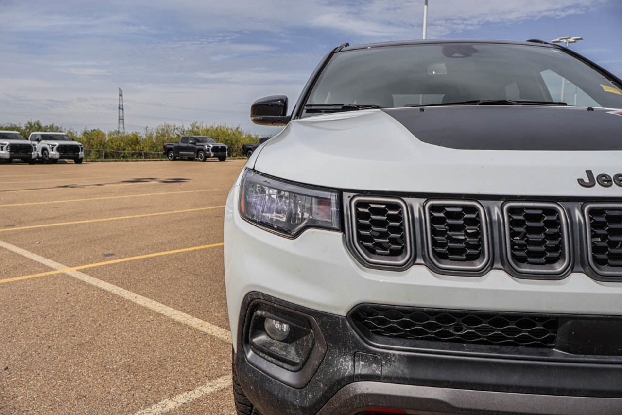 2025 Jeep Compass Trailhawk 4x4 White Sherwood Park - photo #10