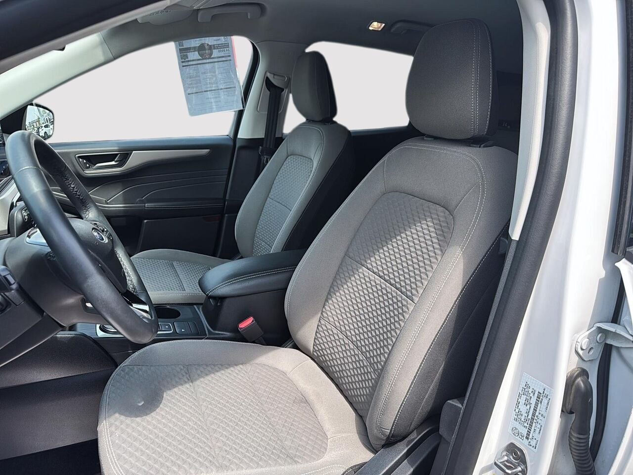 2022 Ford Escape White Rouyn-Noranda - photo #7