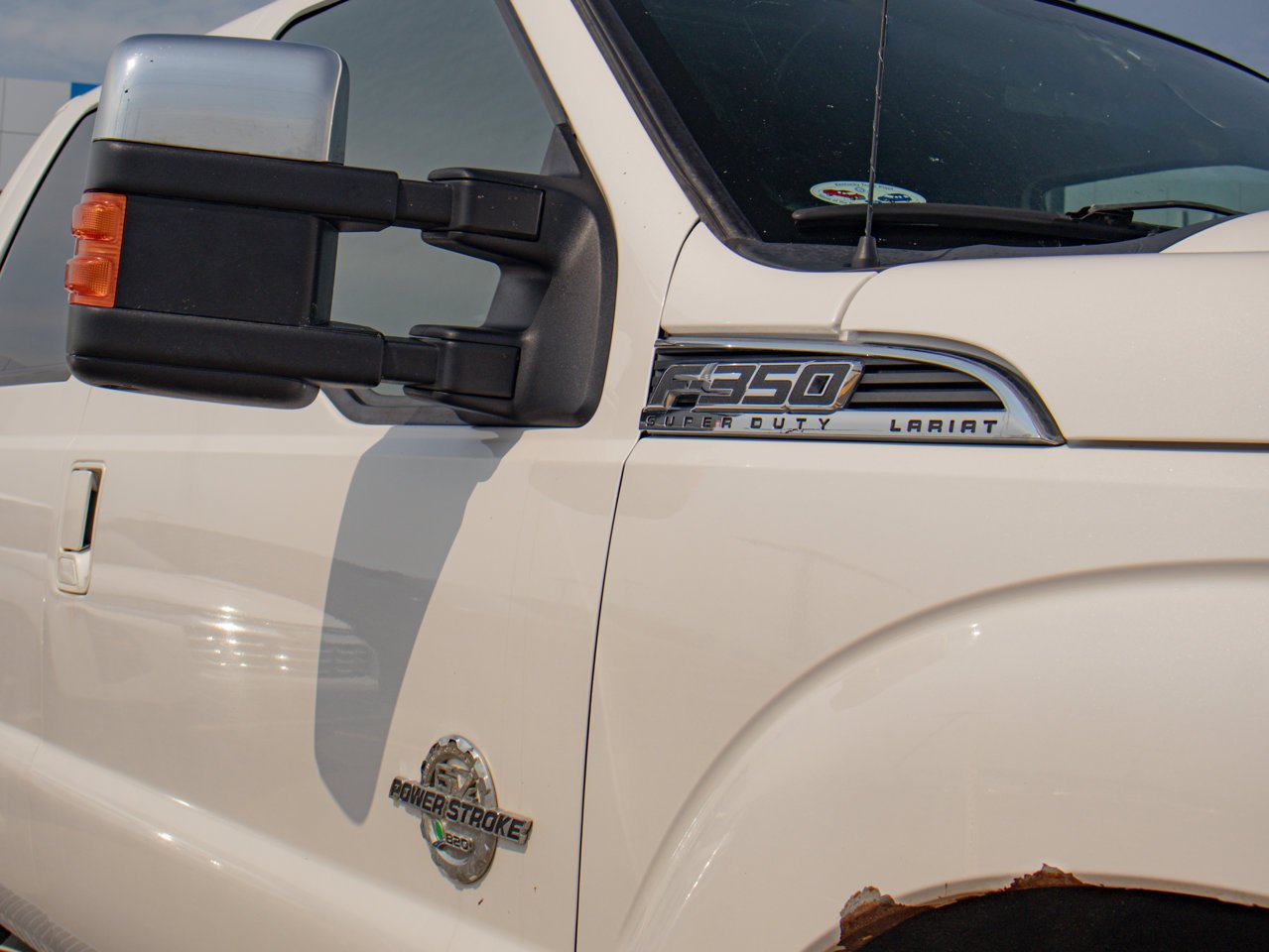 2016 Ford Super Duty F-350 SRW 4WD Crew Cab 156 Lariat White Sherwood Park - photo #15