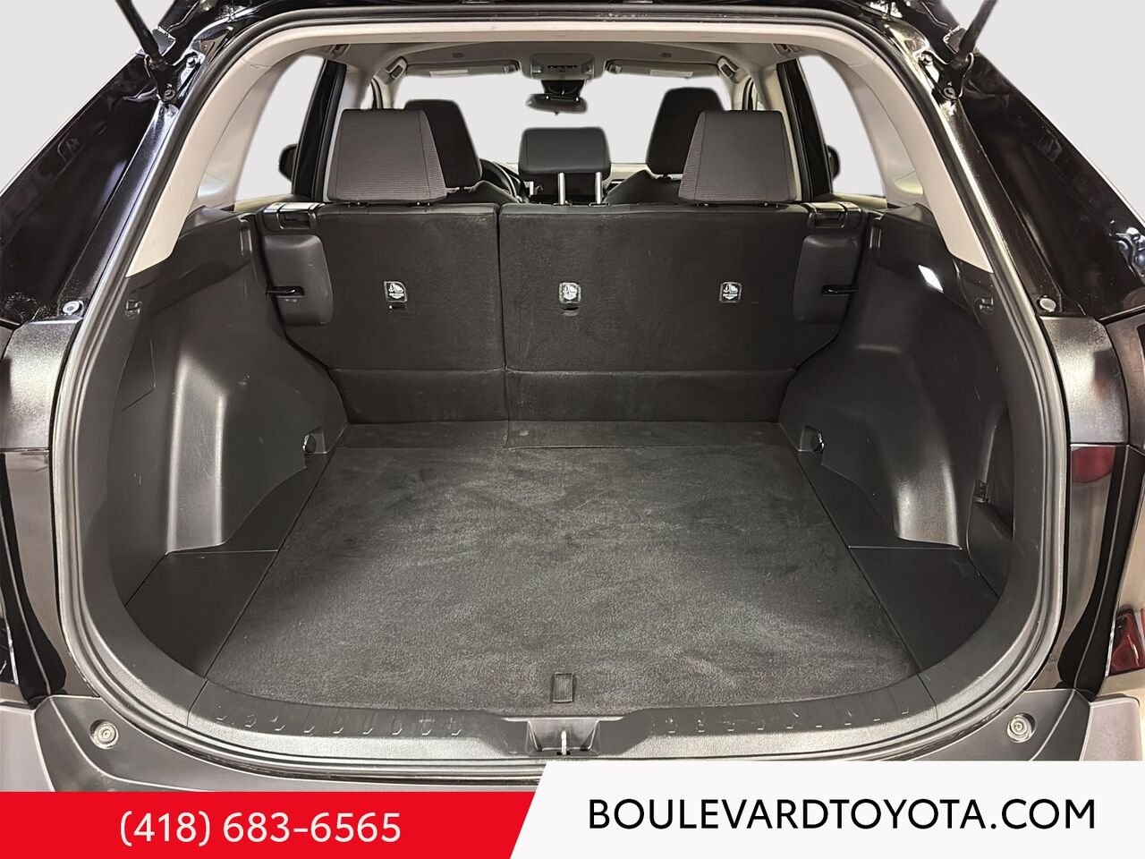 Toyota RAV4 99412A-88 | LE, AWD 2024 Noir minuit métallisé Québec - photo #17