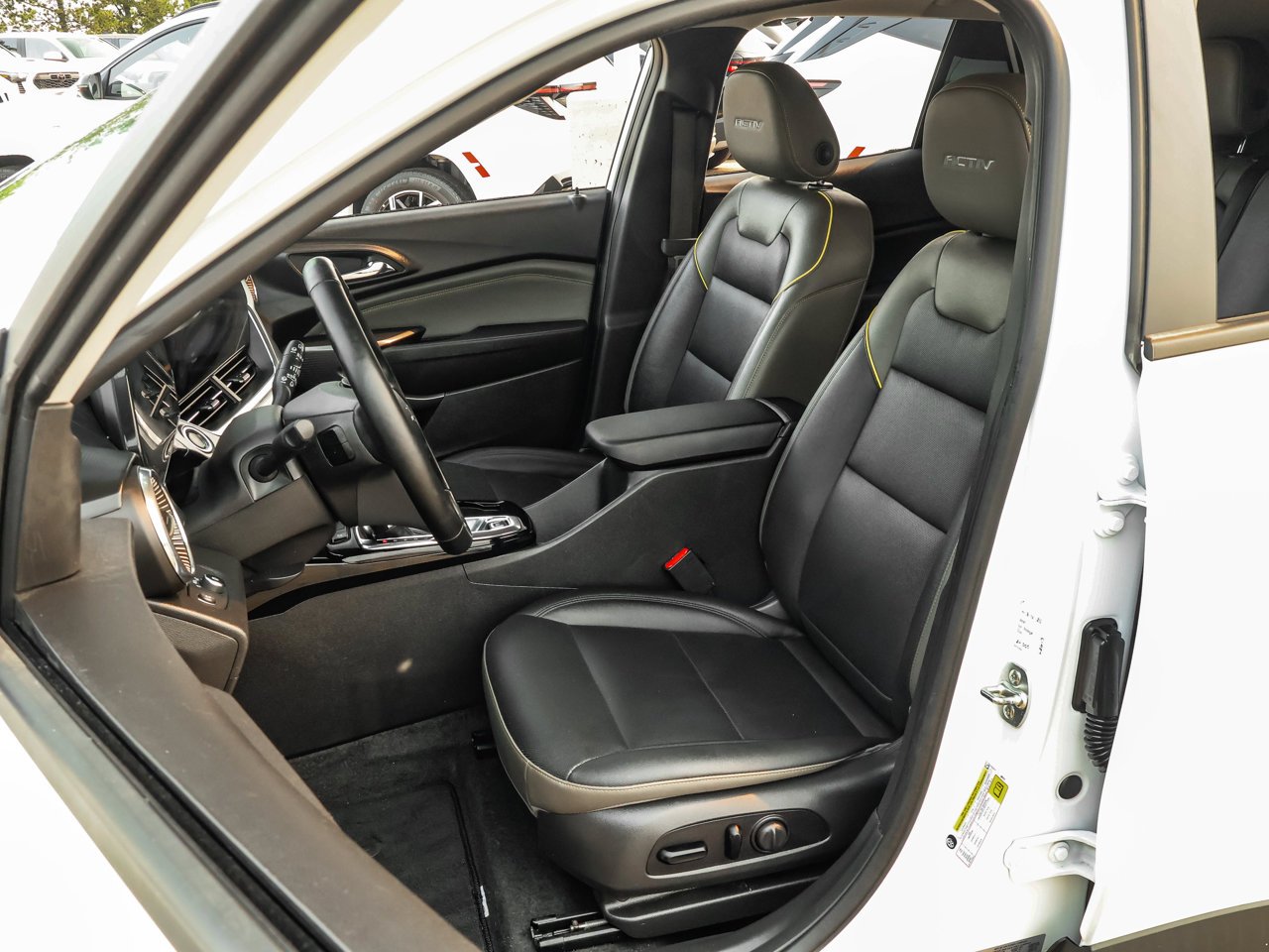 2025 Chevrolet Trax FWD 4dr ACTIV White Sherwood Park - photo #13