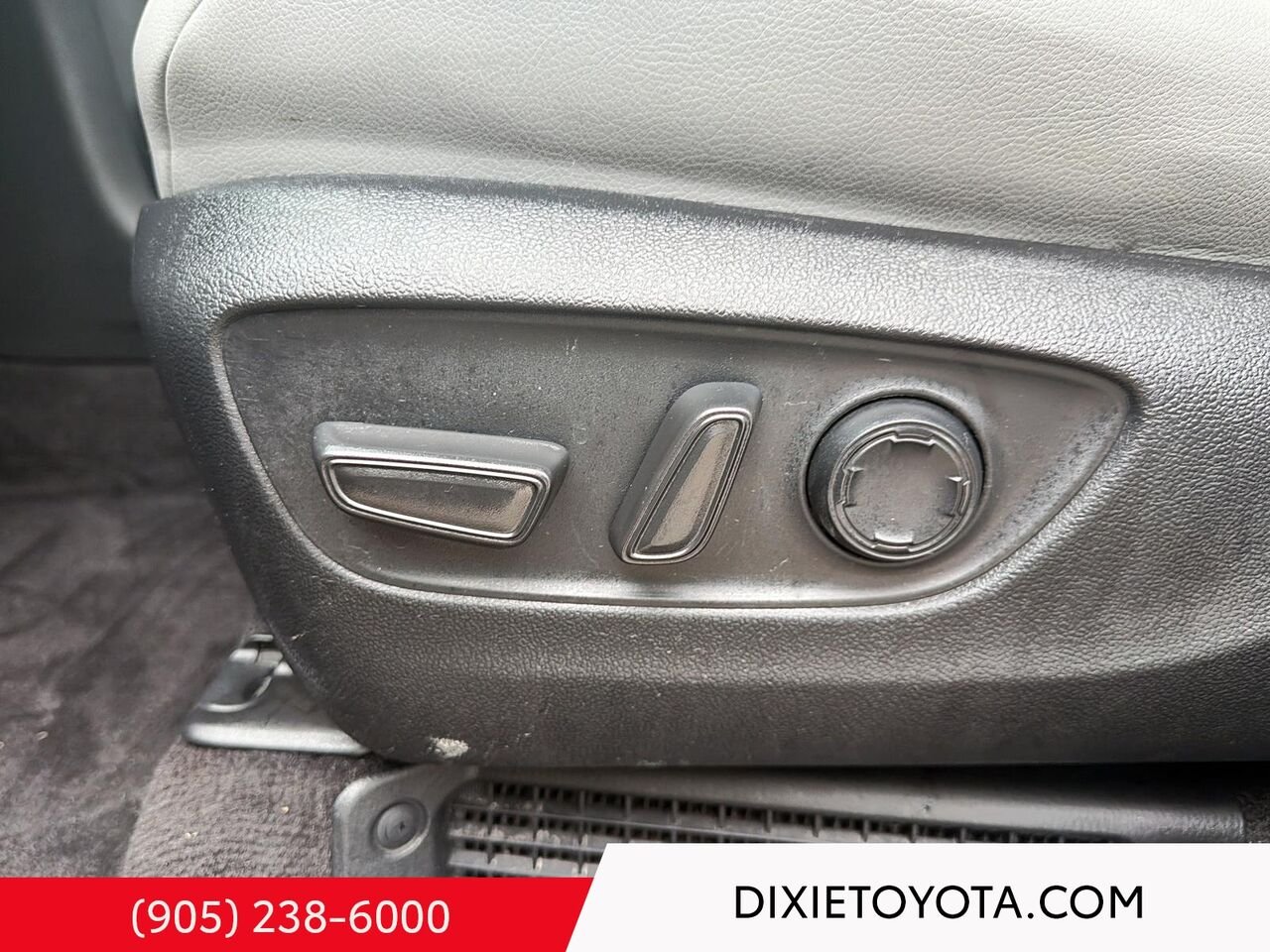 2025 Toyota Sienna Hybrid XLE FWD / CLEAN CARFAX / HEATED SEATS / MOONROOF / ALLOY WHEELS / CARPLAY AND ANDROID AUTO Black Mississauga - photo #9