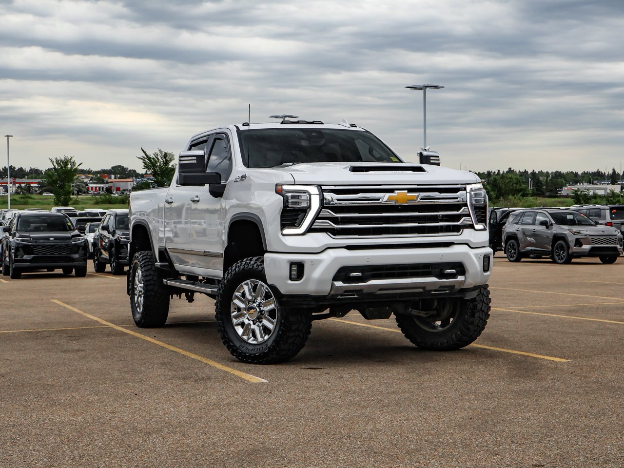 2024 Chevrolet Silverado 3500HD 4WD Crew Cab 159 High Country White Sherwood Park - photo #1