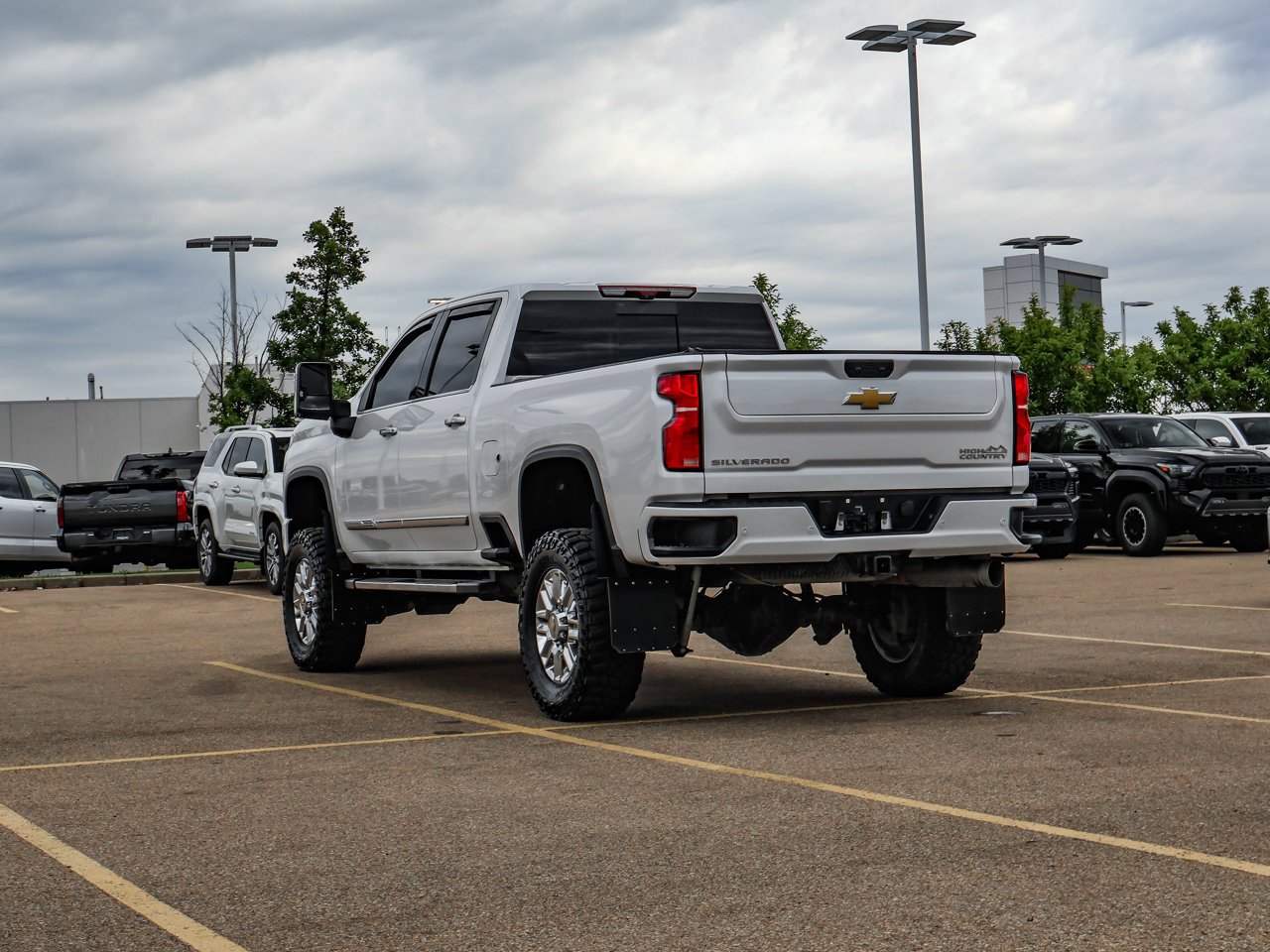 2024 Chevrolet Silverado 3500HD 4WD Crew Cab 159 High Country White Sherwood Park - photo #5