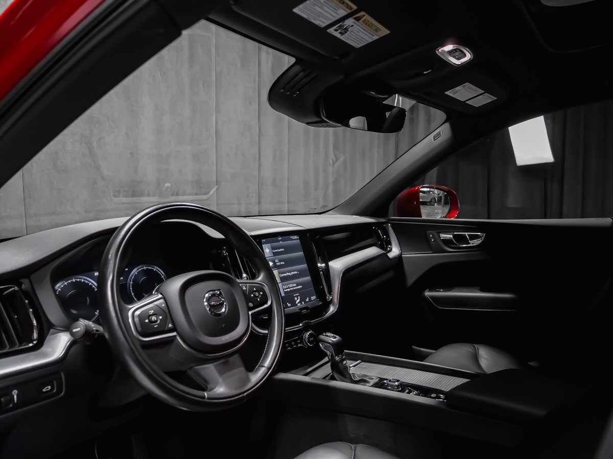 2018 Volvo XC60 T6 MOMENTUM CLIMATE VISION Red Montreal - photo #4