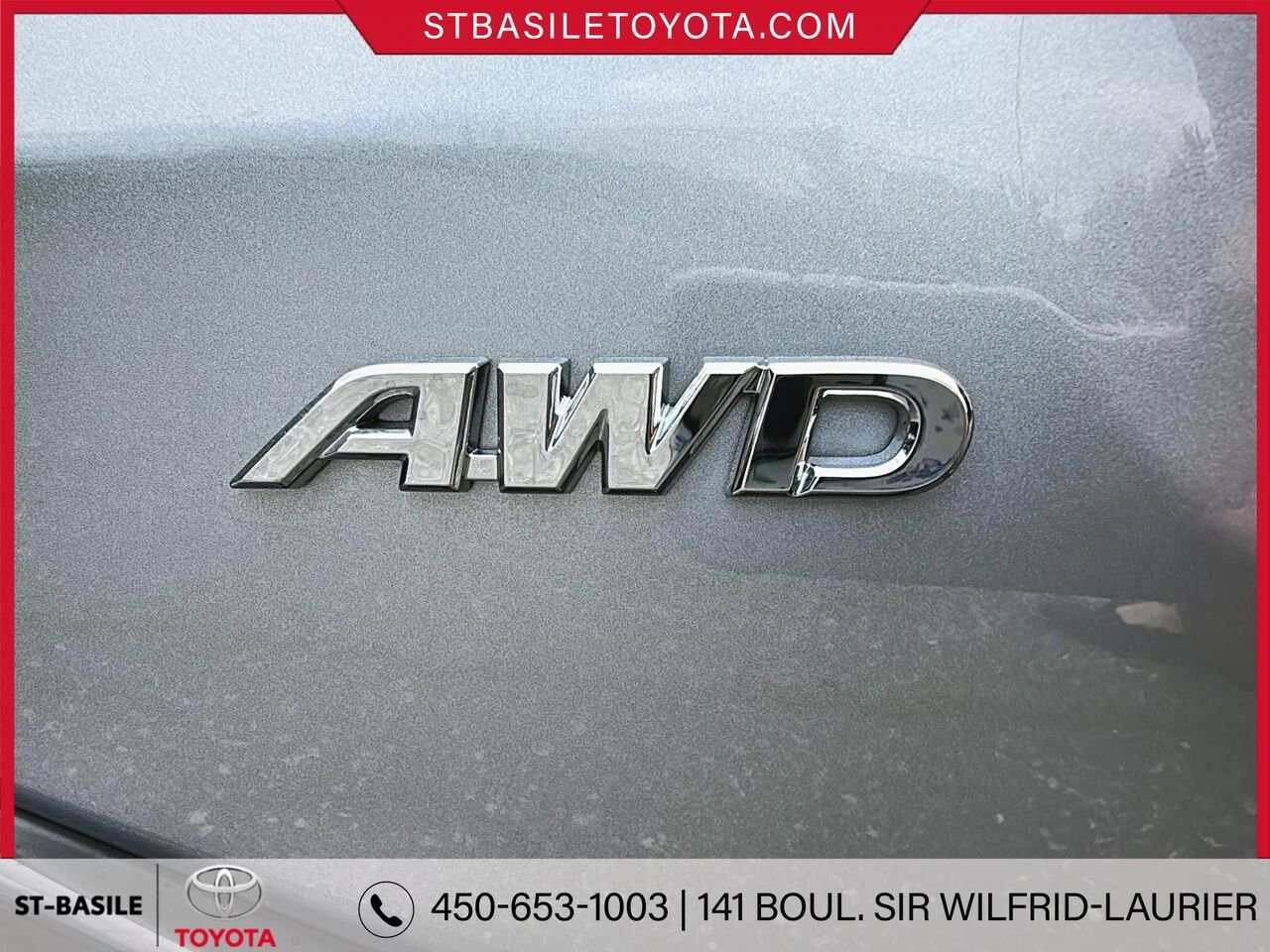 Toyota RAV4 PRIME 2023 Ciel argent métallisé avec toit noir Saint-Basile-le-Grand - photo #17