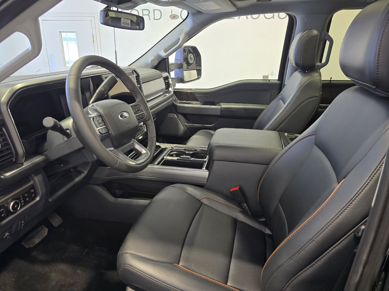 Ford Super Duty F-250 SRW LARIAT CABINE 6 PLACES 4RM CAISSE DE 6,75 PI 2026 Noir agate métallisé Châteauguay - photo #4