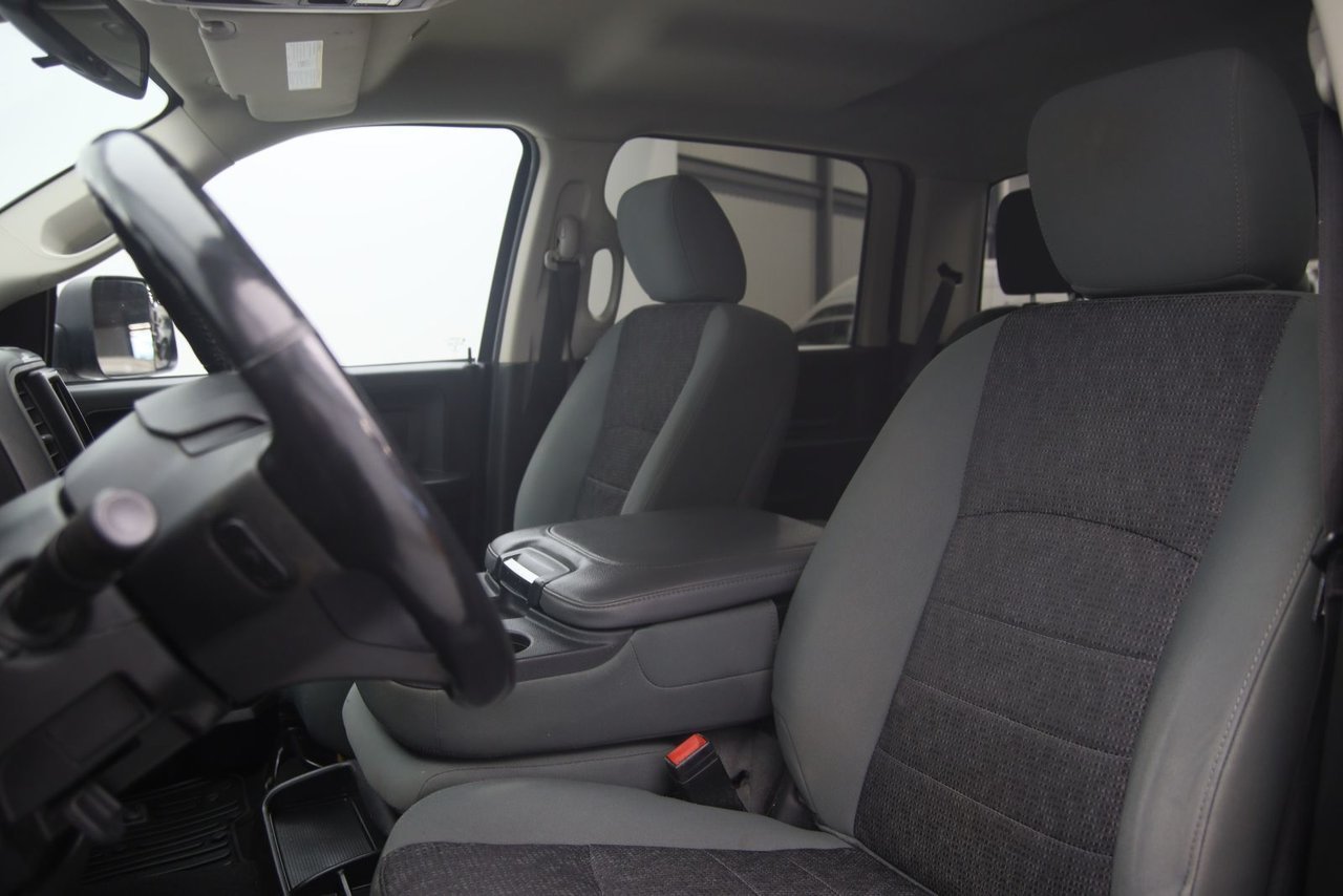 2020 Ram 1500 Classic VIN 3C6RR7KT4LG183911 Grey Chicoutimi - photo #6