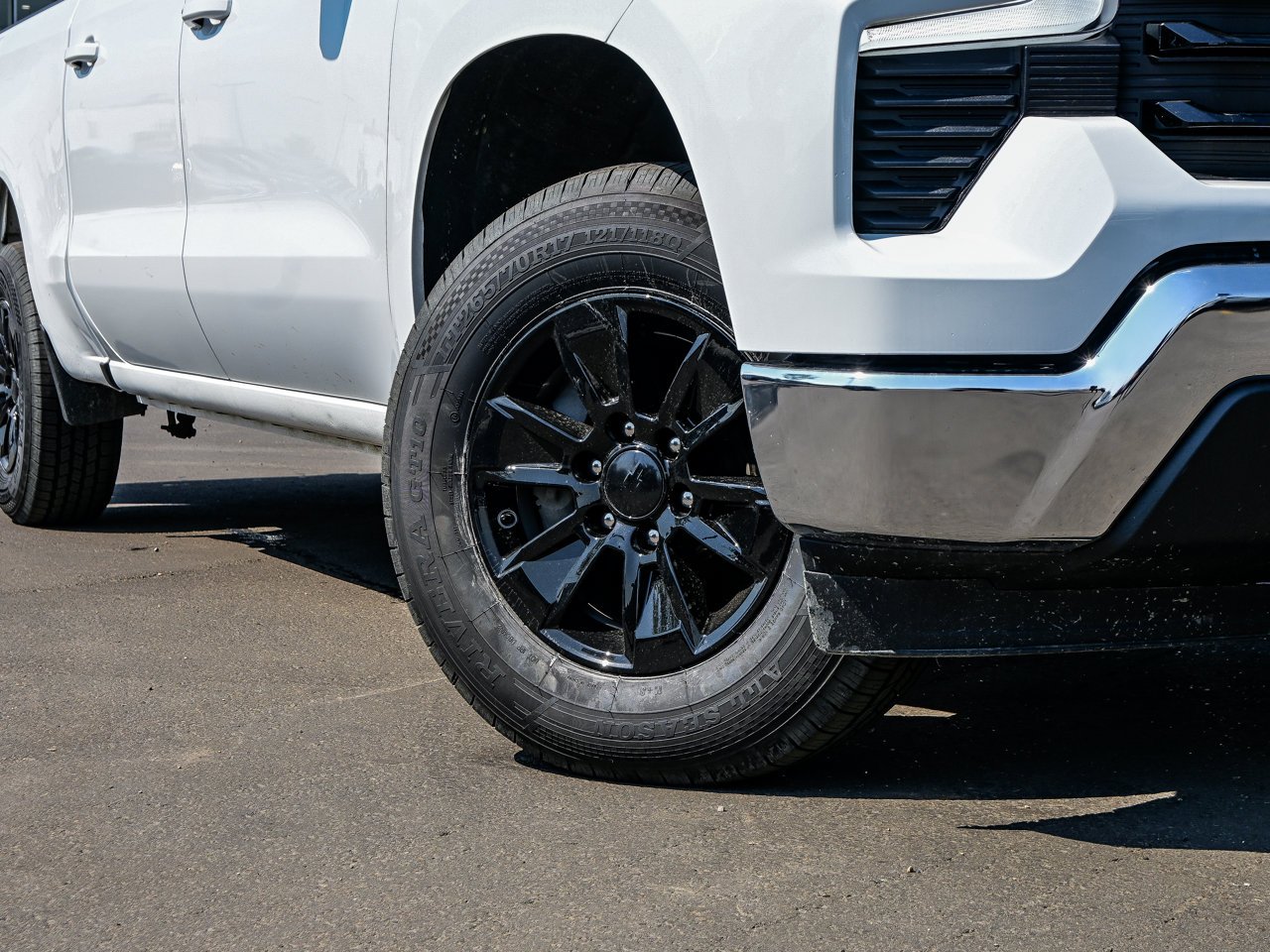 2025 Chevrolet Silverado 1500 4WD Crew Cab 147 LT White Sherwood Park - photo #5