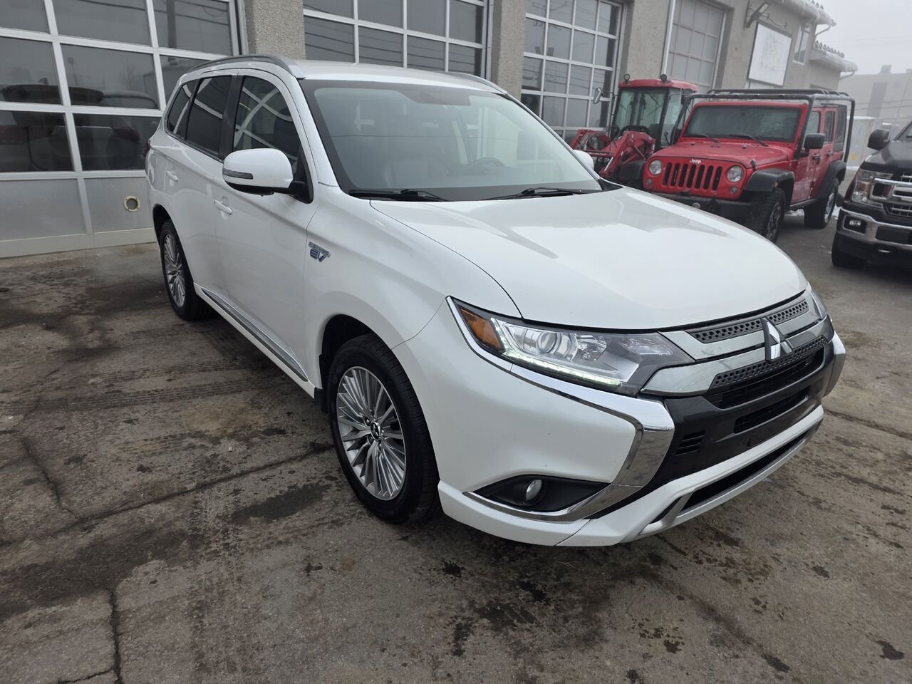 2020 Mitsubishi Outlander Plug-In Hybrid White  - photo #7