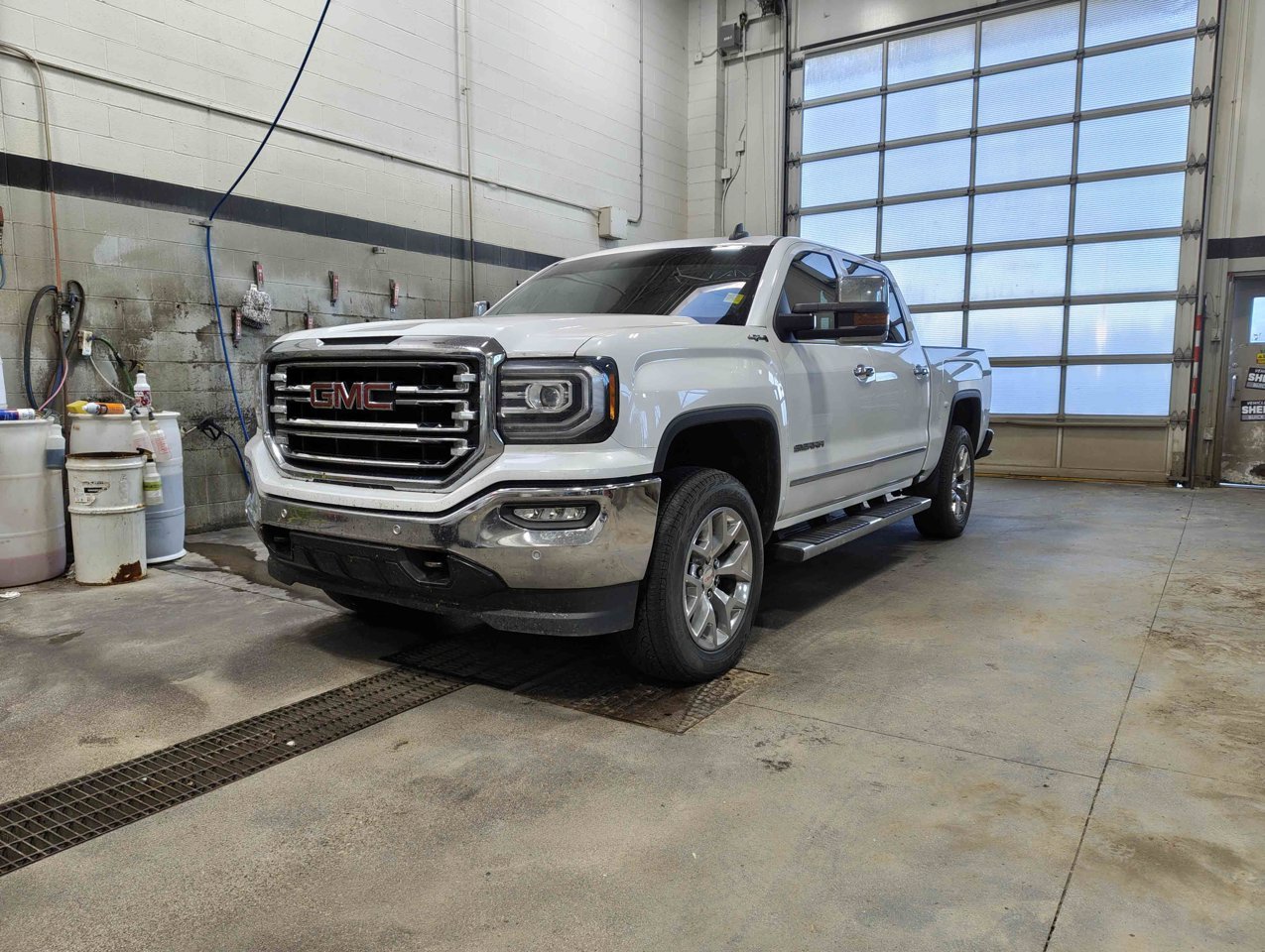 2017 GMC Sierra 1500 4WD Crew Cab 143.5 SLT White Sherwood Park - photo #3