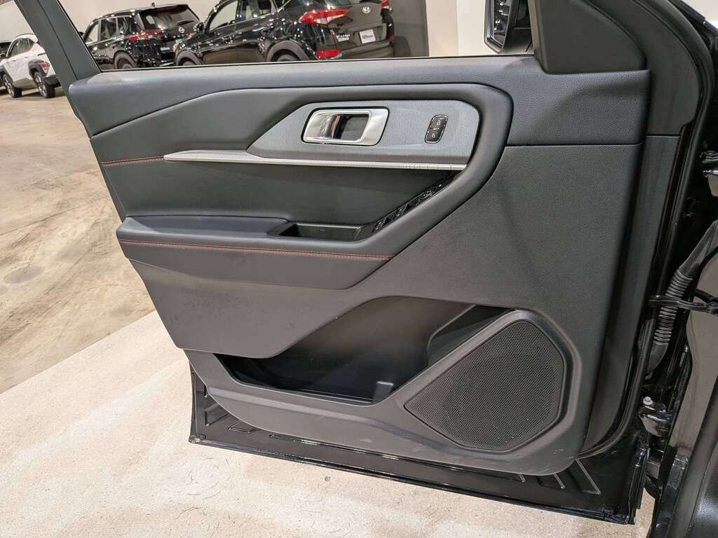 2025 Ford Explorer ST-Line 4WD Black Val-David - photo #36