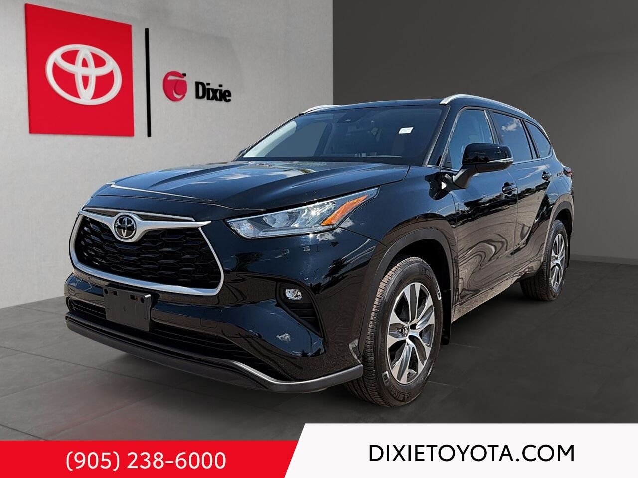 2024 Toyota Highlander XLE AWD / CLEAN CARFAX / HEATED SEATS / MOONROOF / ALLOY WHEELS / CARPLAY AND ANDROID AUTO Black Mississauga - photo #0