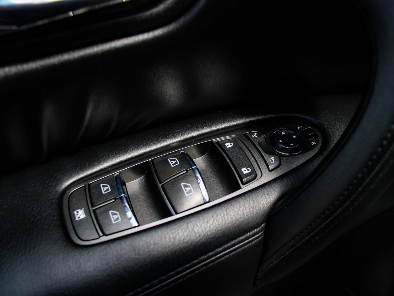 2024 Nissan Armada 4x4 SL White Sherwood Park - photo #15