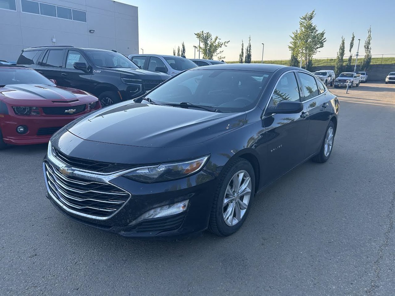 2022 Chevrolet Malibu 4dr Sdn LT Grey Sherwood Park - photo #2