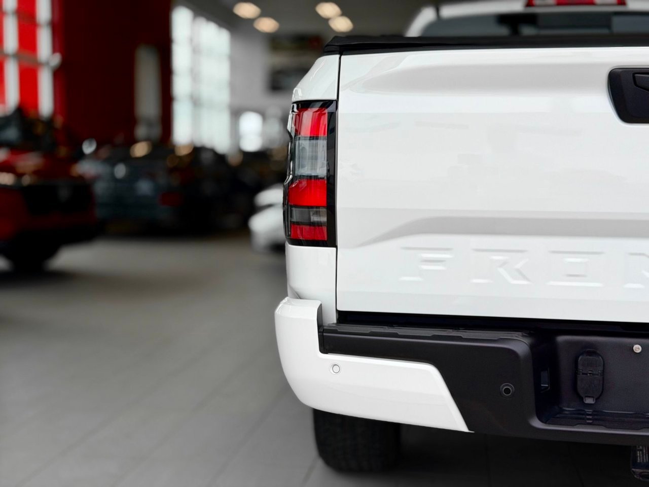 2023 Nissan Frontier White Notre-Dame-des-Prairies - photo #8