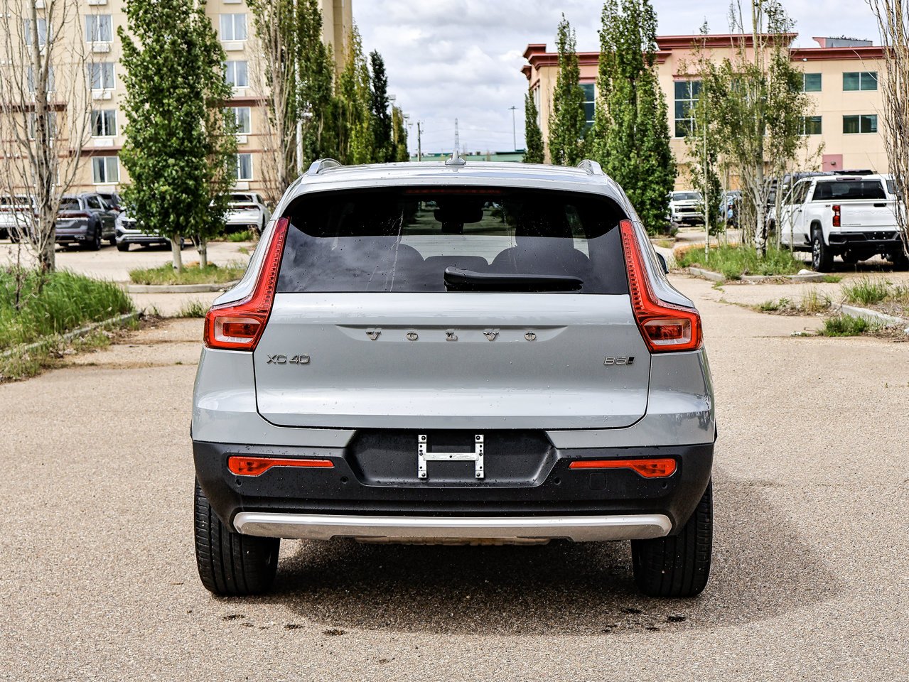 2025 Volvo XC40 B5 AWD Core Bright Theme Grey Sherwood Park - photo #11