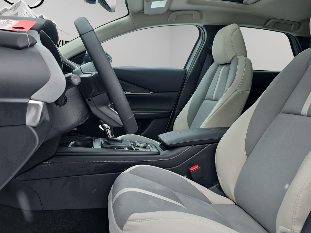 Mazda CX-30 GT turbo, awd, toit ouvrant, Écran 360 degré, Navigation, chargeur sans fil pour cellulaire 2026 Gris aéro métallisé Val-David - photo #5
