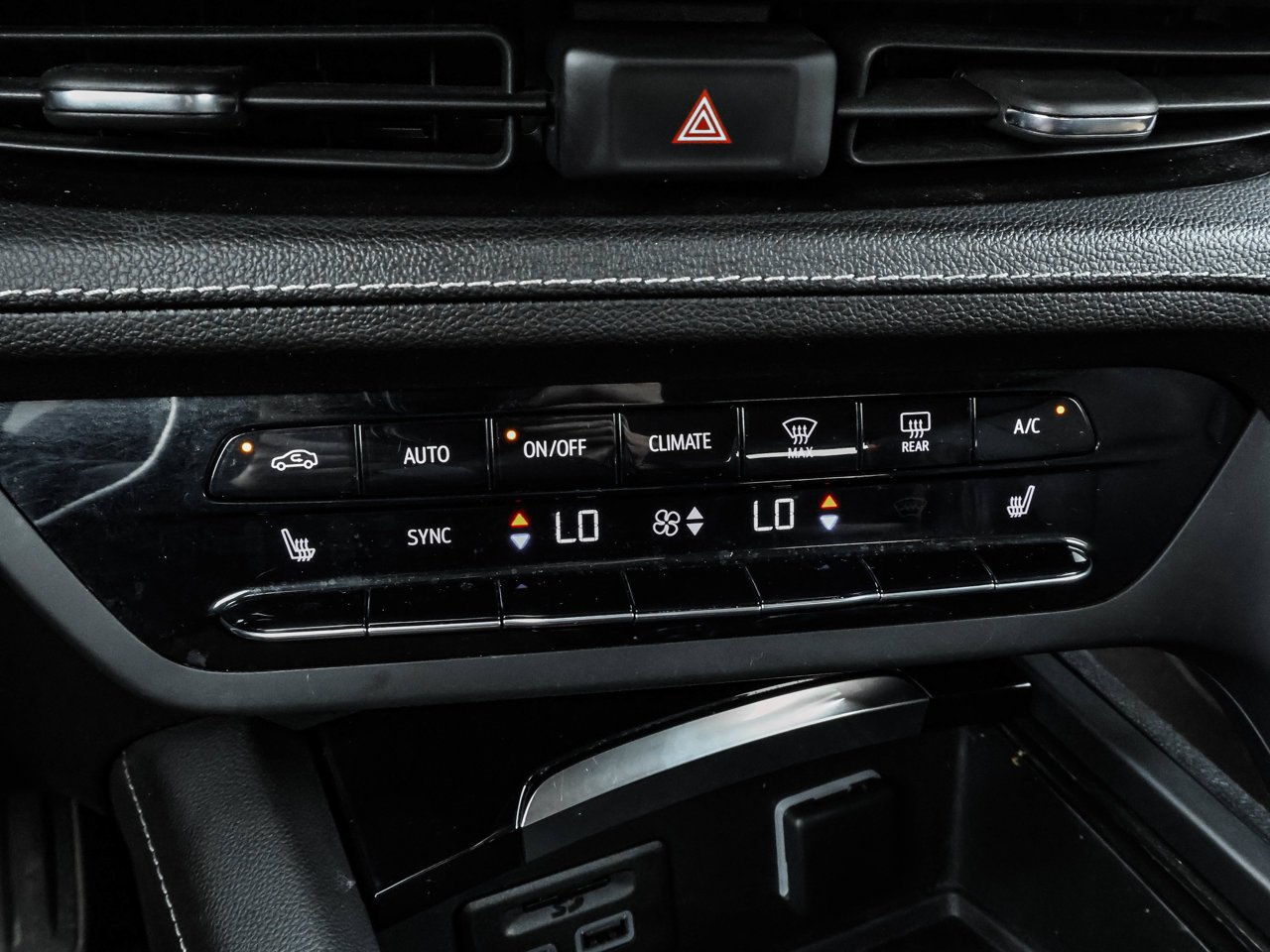2022 Buick Envision AWD 4dr Essence Black Sherwood Park - photo #31