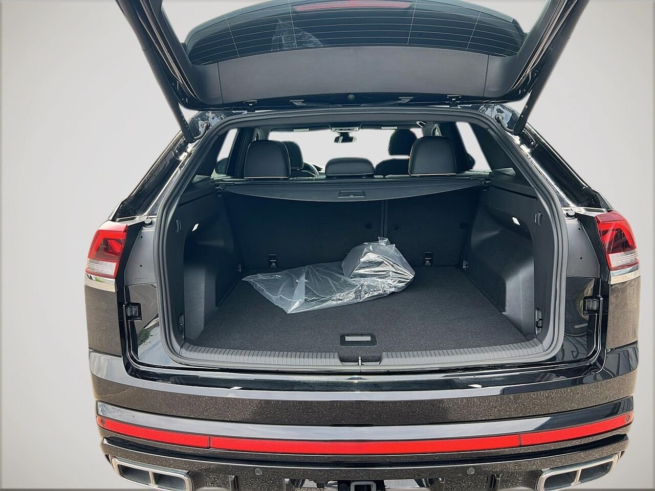 Volkswagen Atlas Cross Sport EXECLINE 2026 Noir Québec - photo #5