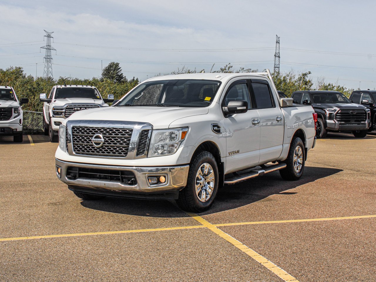 2017 Nissan Titan 4WD Crew Cab SV White Sherwood Park - photo #3