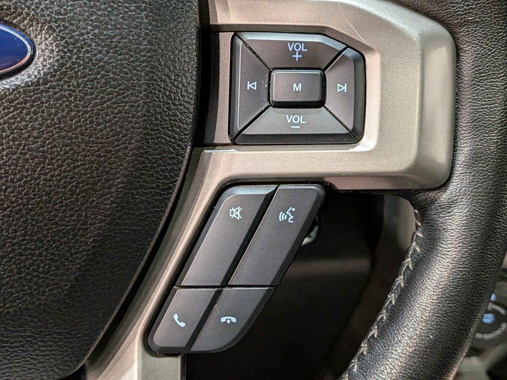 2020 Ford F-150 LARIAT 4WD SuperCrew 5.5' Box Black Val-David - photo #16