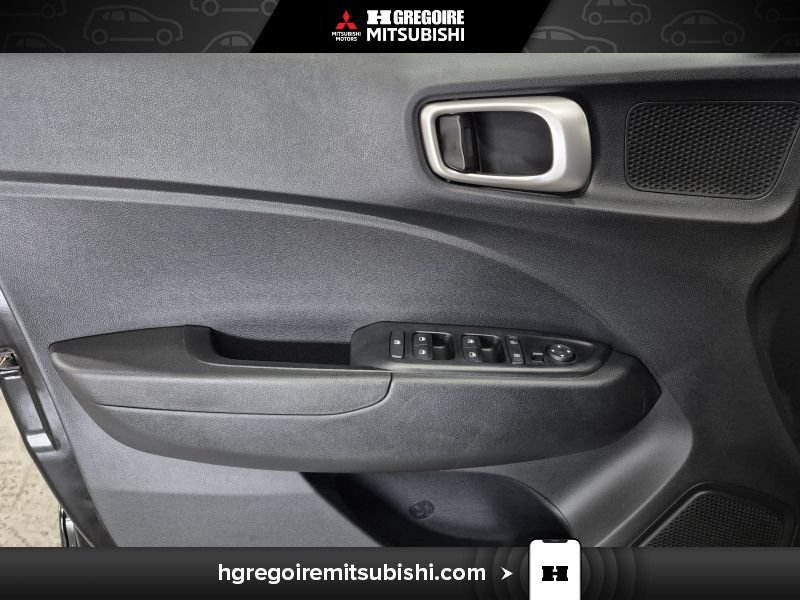 2023 Hyundai Venue Black Blainville - photo #12