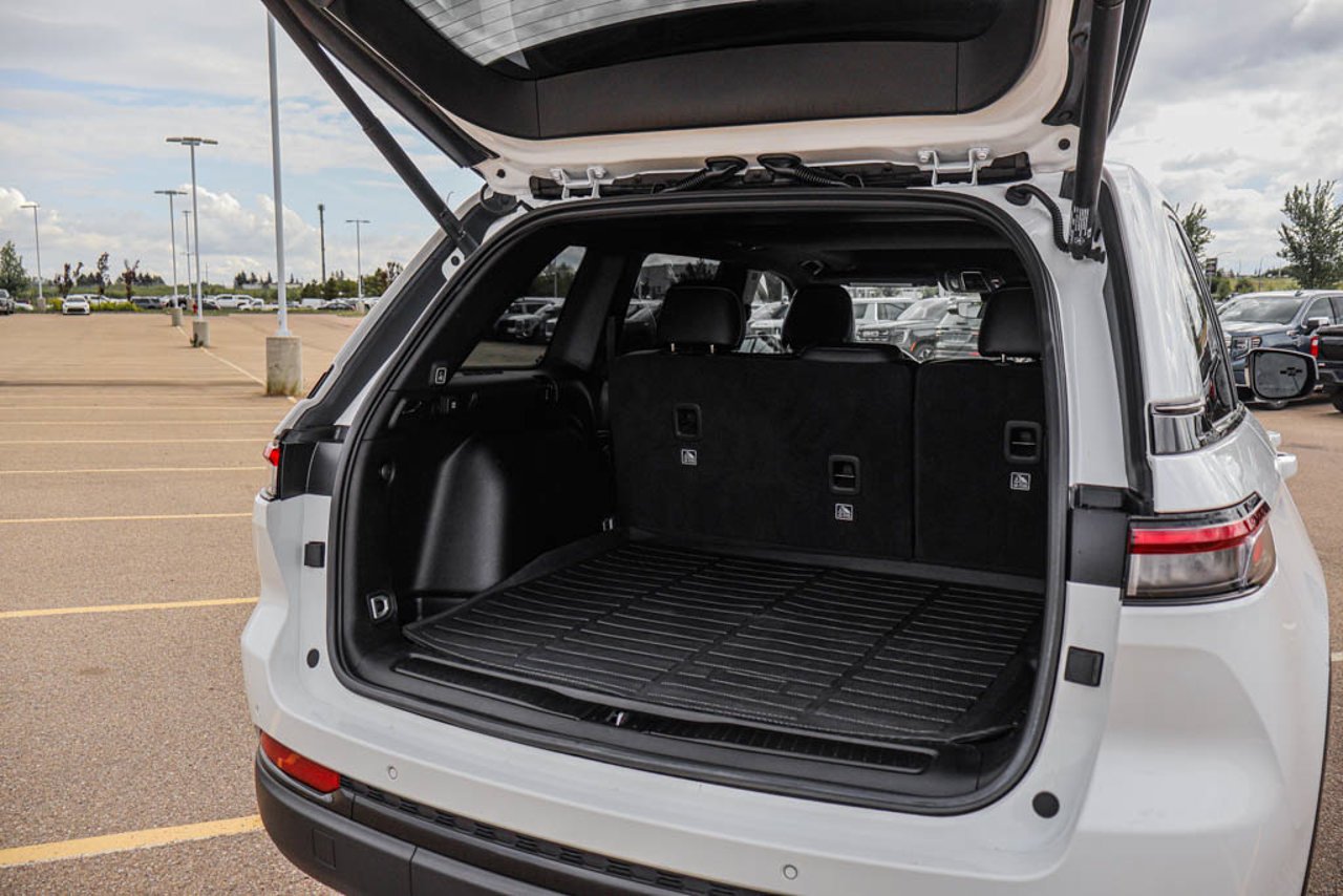 2025 Jeep Grand Cherokee Altitude 4x4 White Sherwood Park - photo #8