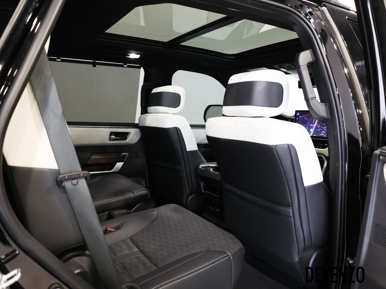 Toyota Sequoia 2025 Noir Saint-Eustache - photo #8