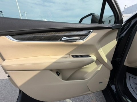 2018 Cadillac XT5 3.6L Black Laval - photo #17