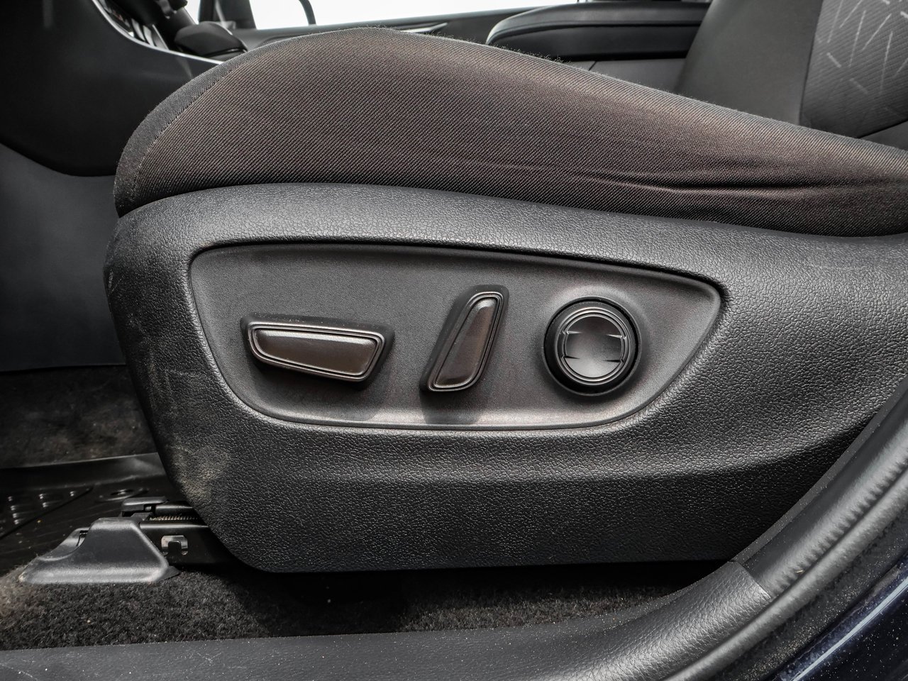 2024 Toyota RAV4 XLE AWD Blue Sherwood Park - photo #20