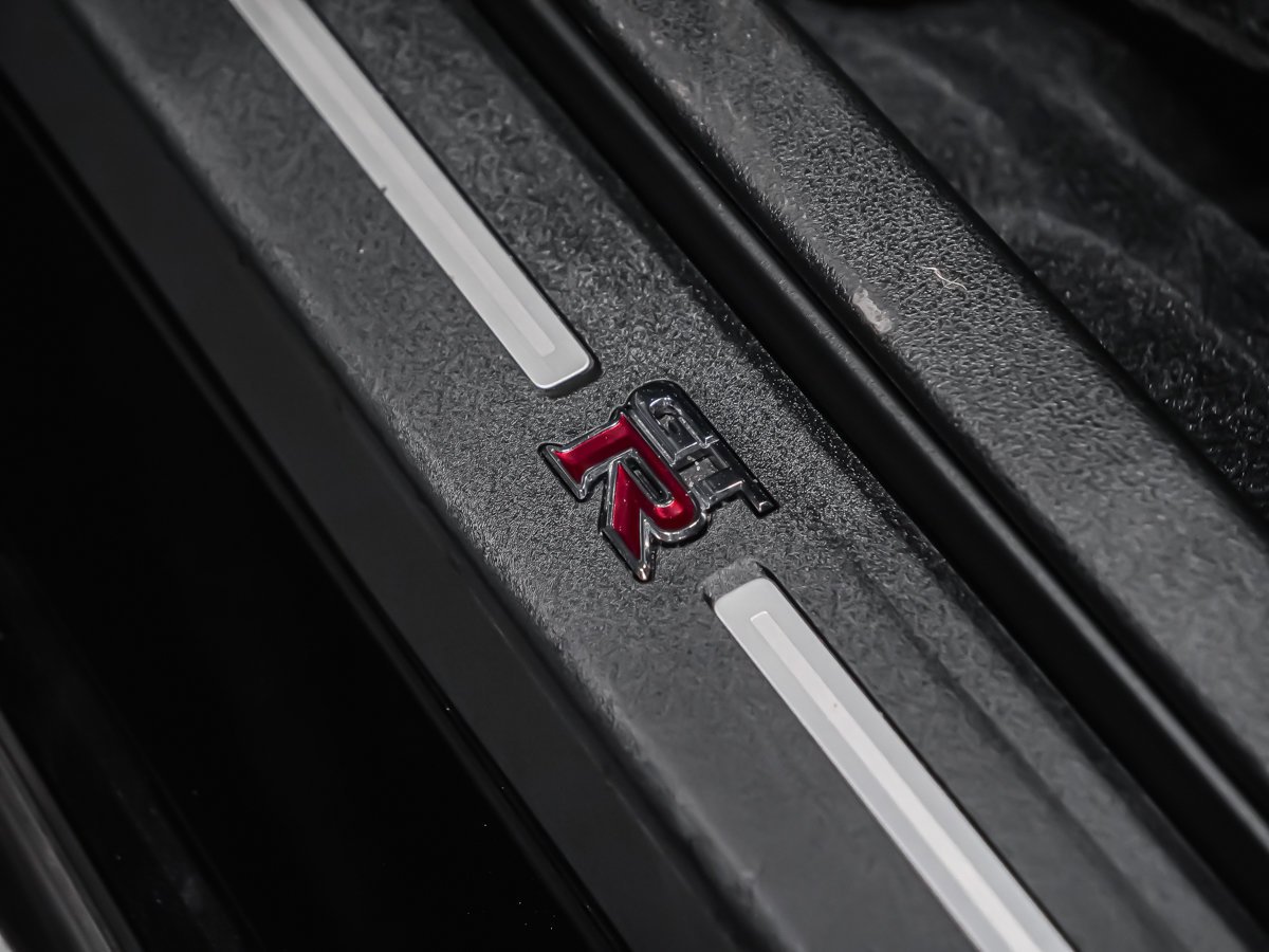 2023 Nissan GT-R PREMIUM White Montreal - photo #31