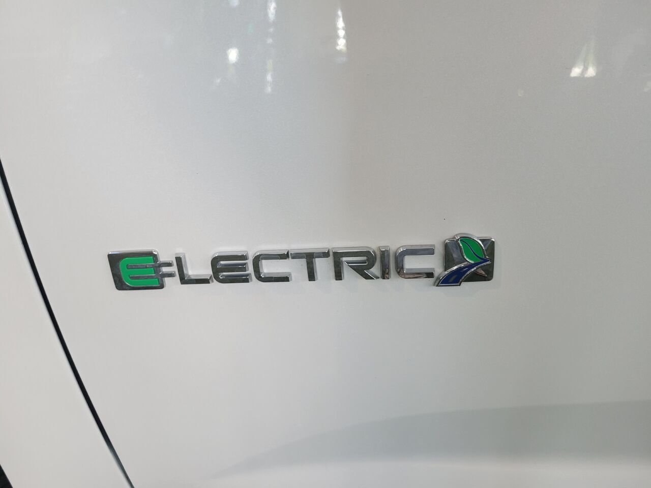 2016 Ford Focus Electric White  - photo #10