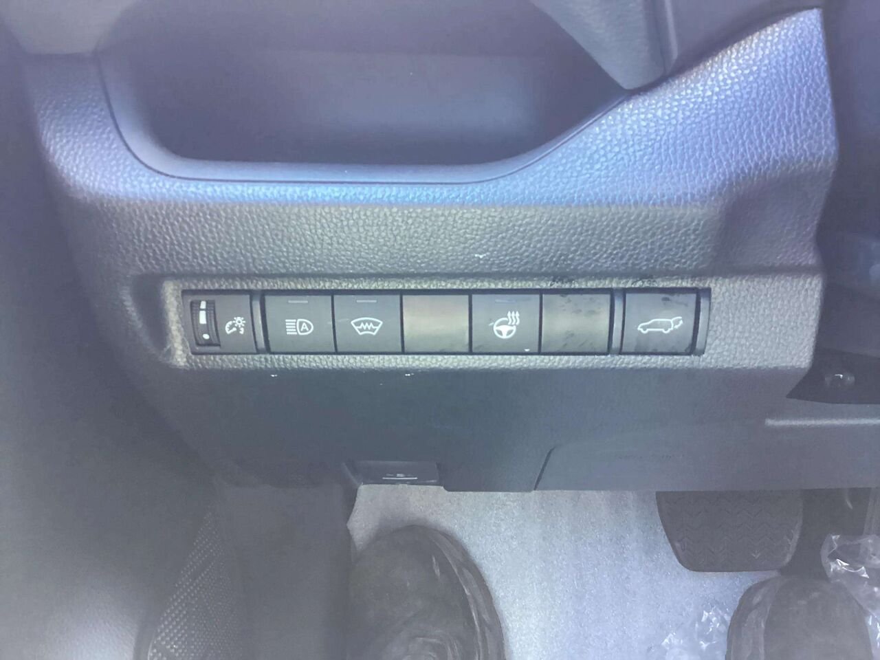 2024 TOYOTA RAV4 XLE Black Gatineau - photo #16