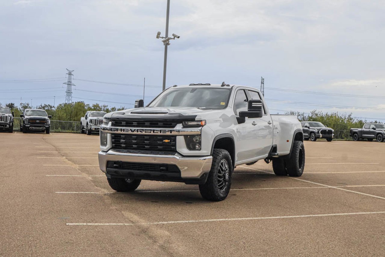 2020 Chevrolet Silverado 3500HD 4WD Crew Cab 172 LT White Sherwood Park - photo #3