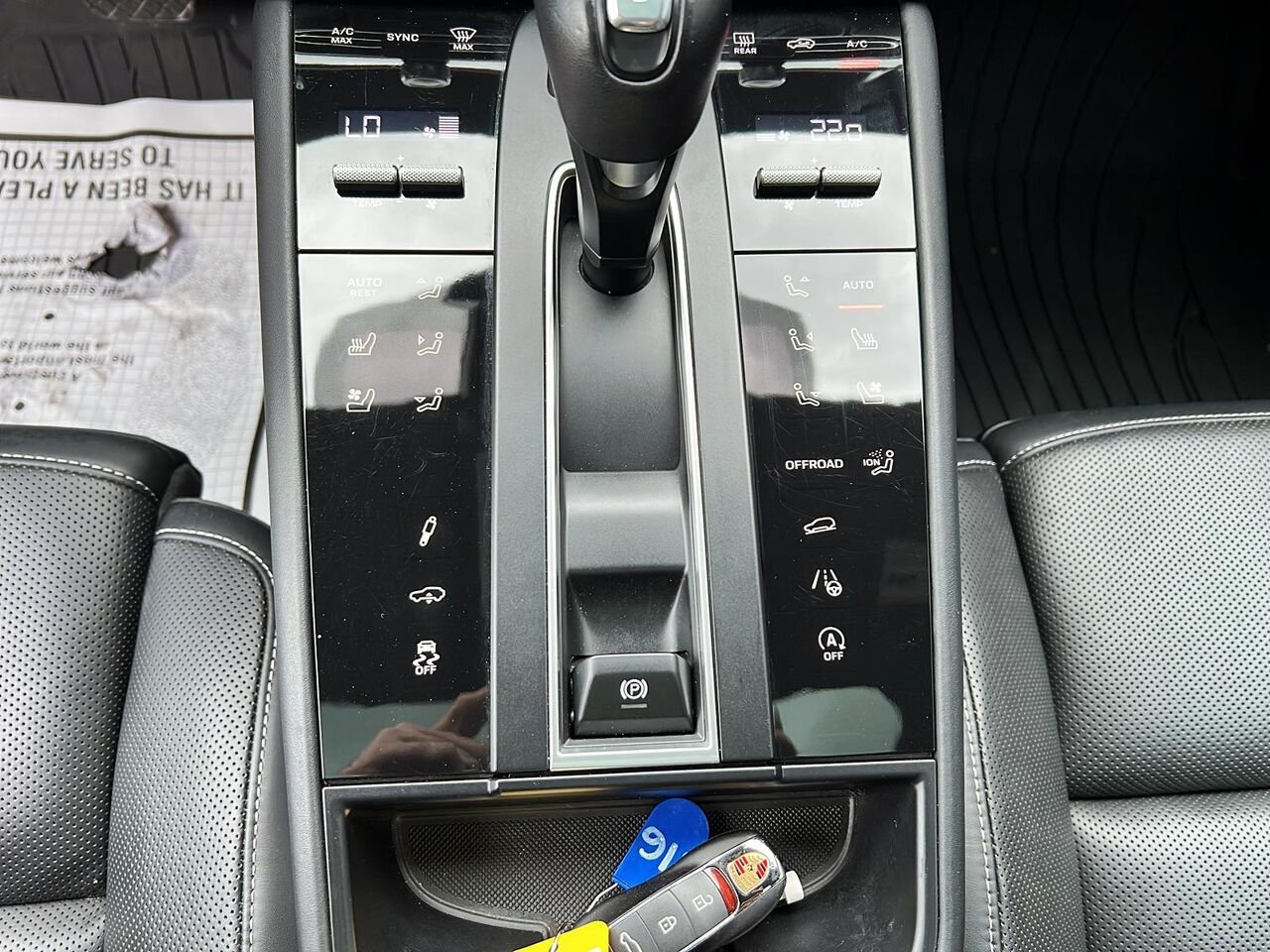 2023 Porsche MACAN Black Québec - photo #15