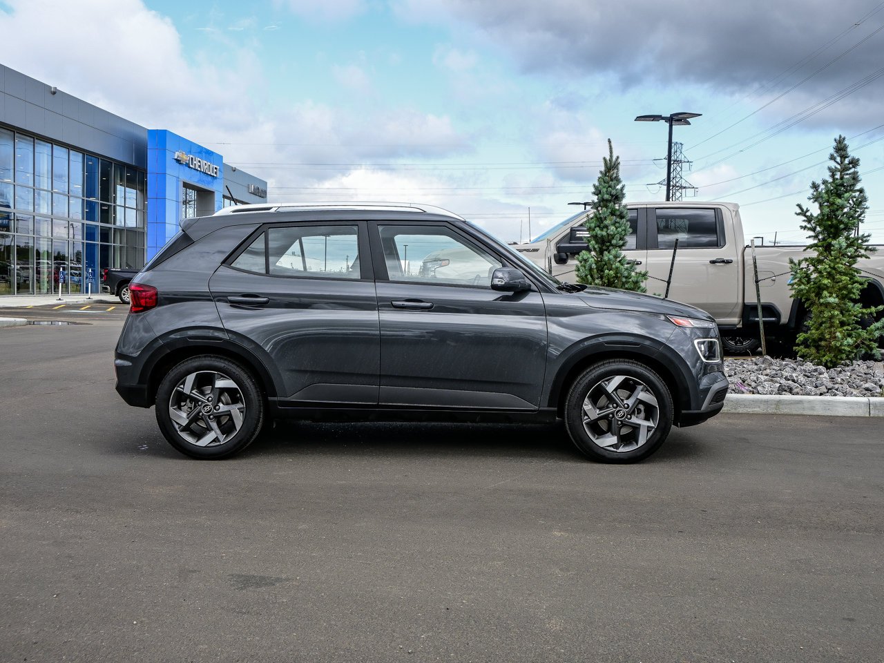 2025 Hyundai Venue Ultimate IVT w/Black Interior Grey Sherwood Park - photo #14