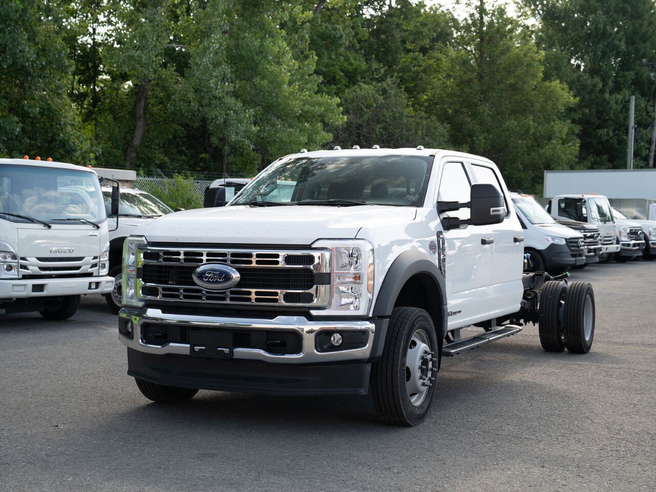 Ford Super Duty F-550 DRW XL 4WD Crew Cab 203" WB 84" CA 2024 Blanc Kirkland - photo #0