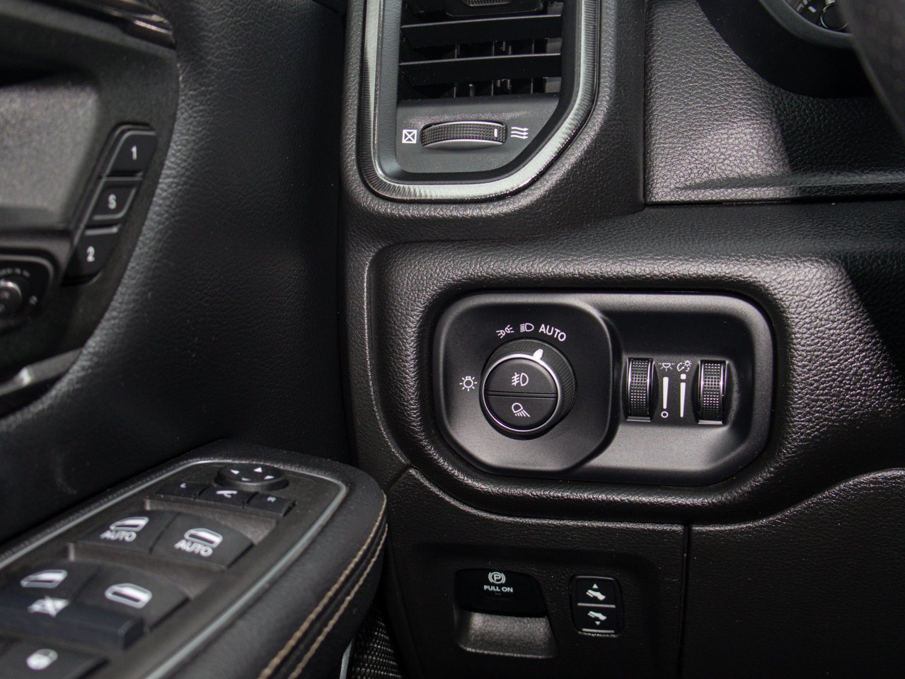 2022 Ram 1500 Sport 4x4 Crew Cab 5'7 Box Black Sherwood Park - photo #19
