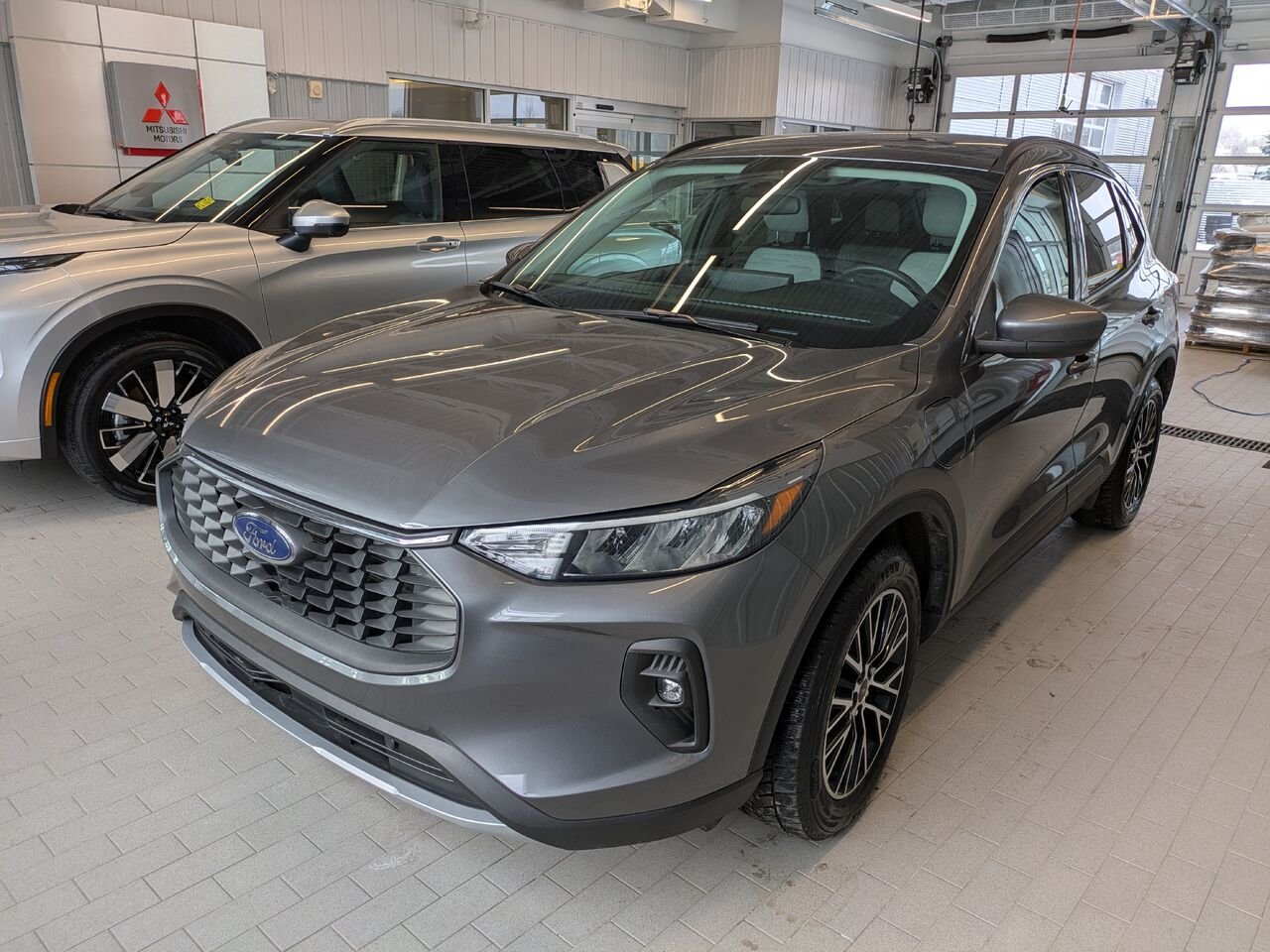 2023 Ford Escape Grey Gatineau - photo #1