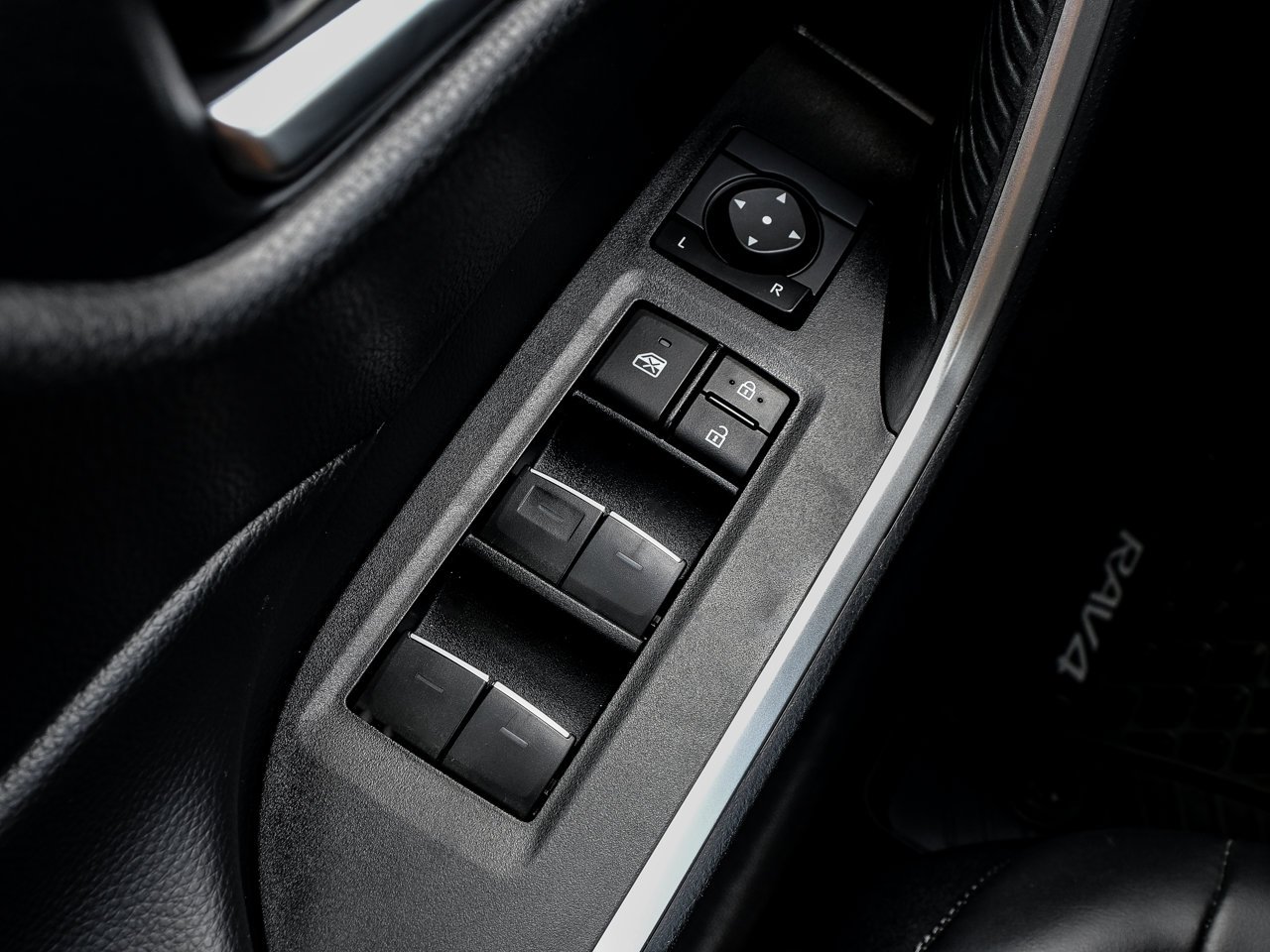 2024 Toyota RAV4 Hybrid XLE AWD White w/Black Roof Sherwood Park - photo #18